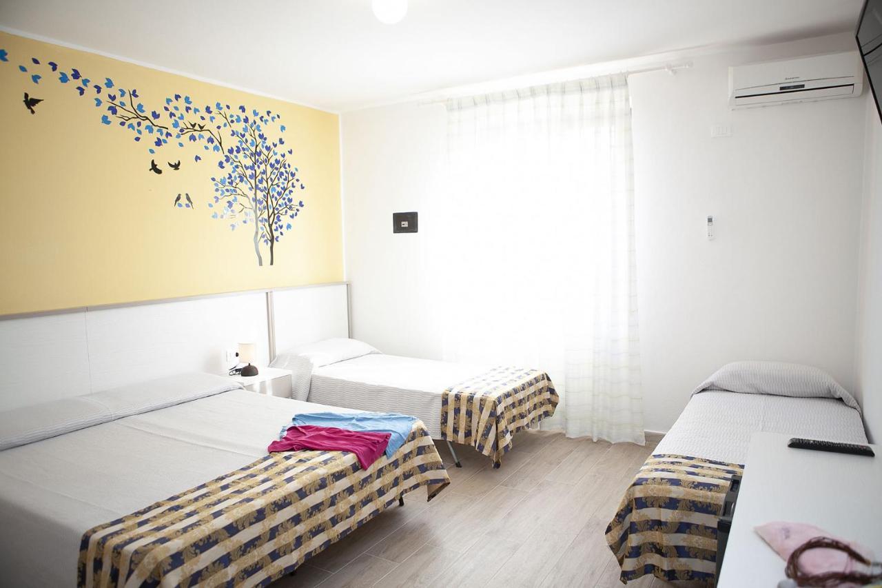 Hotel Thomas 마리나디캄포 외부 사진