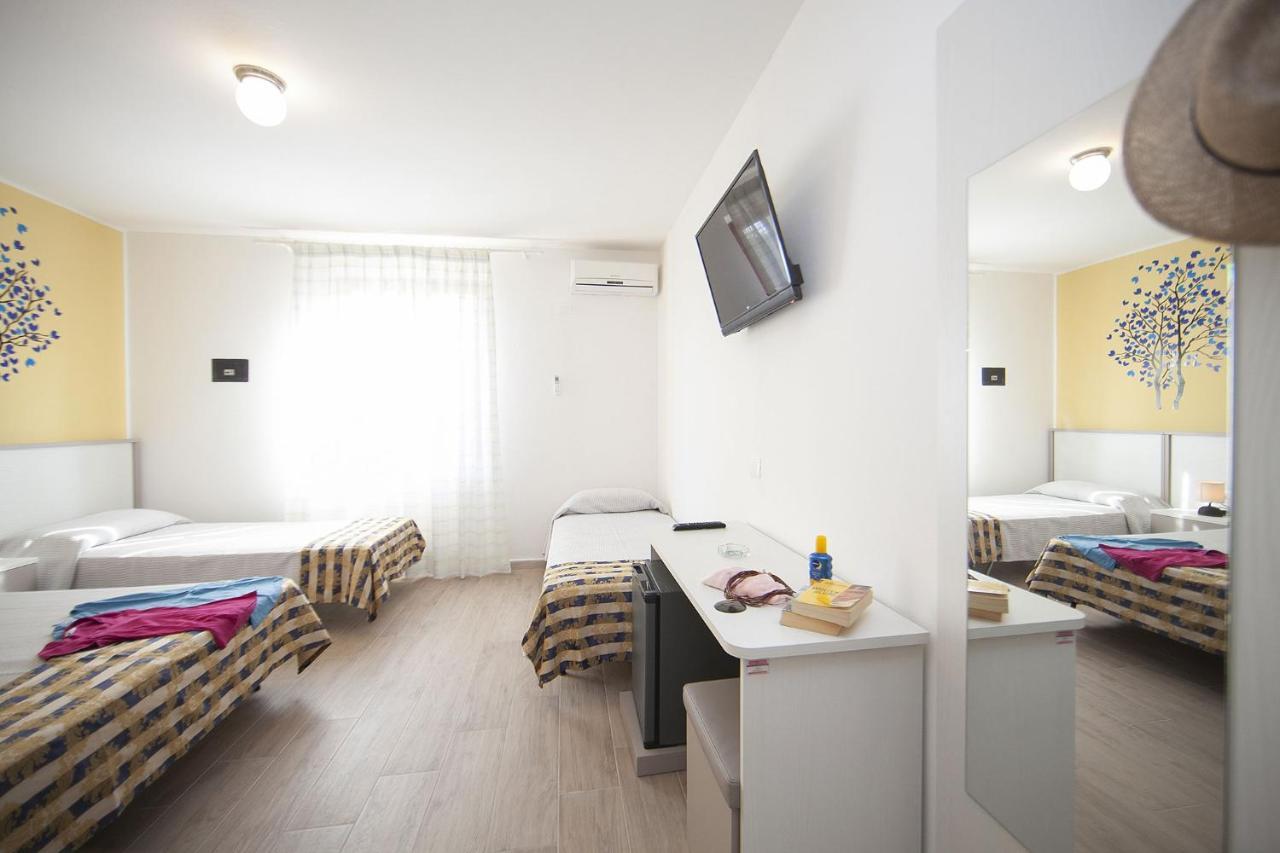 Hotel Thomas 마리나디캄포 외부 사진